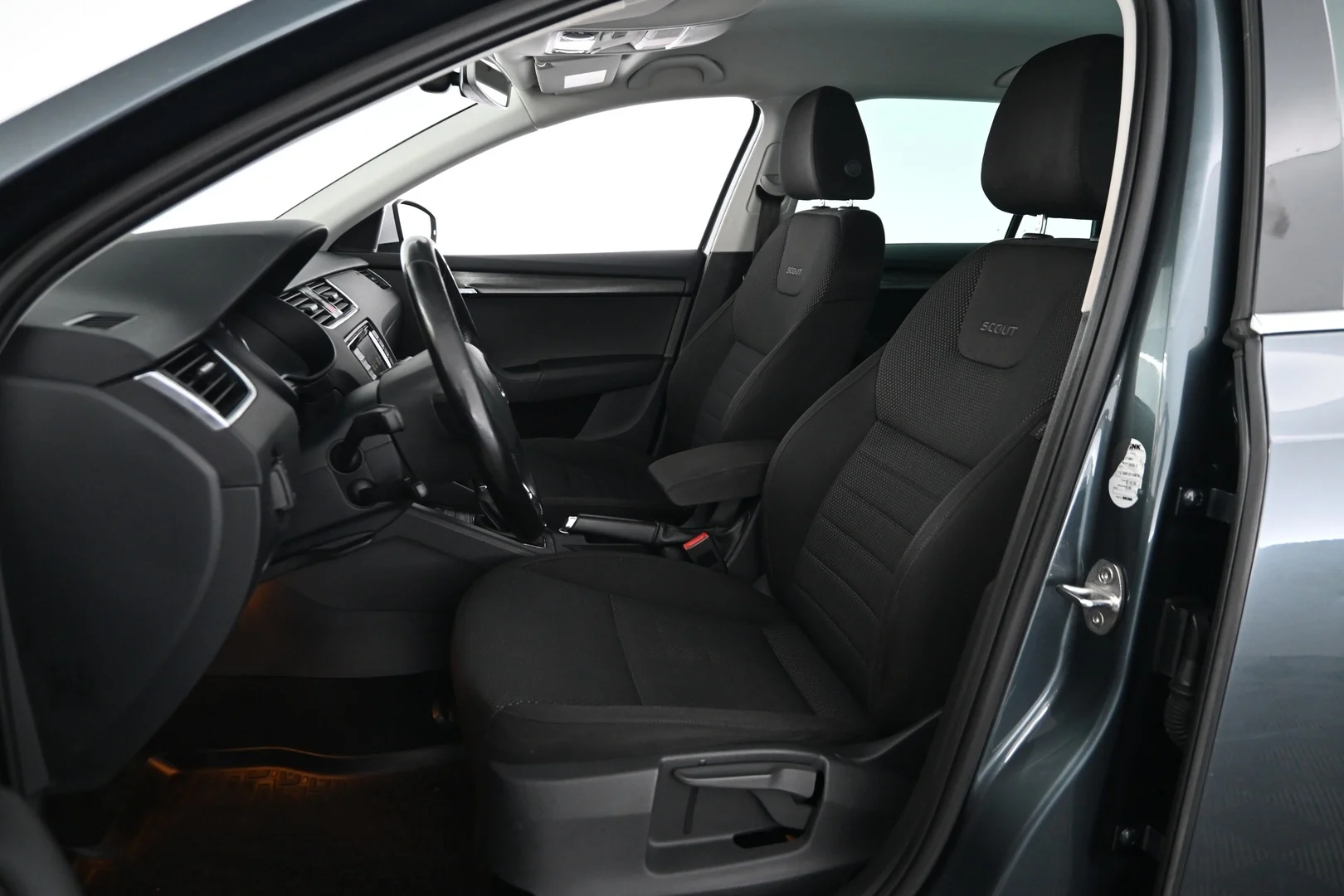 Car Image - 2ENxO85pcpdVr3J3Xudyyy