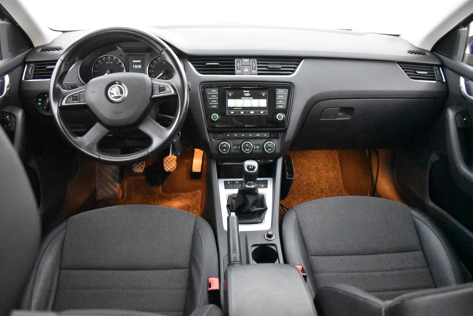Car Image - 2ev18Zb02CMD920PFdtHk8