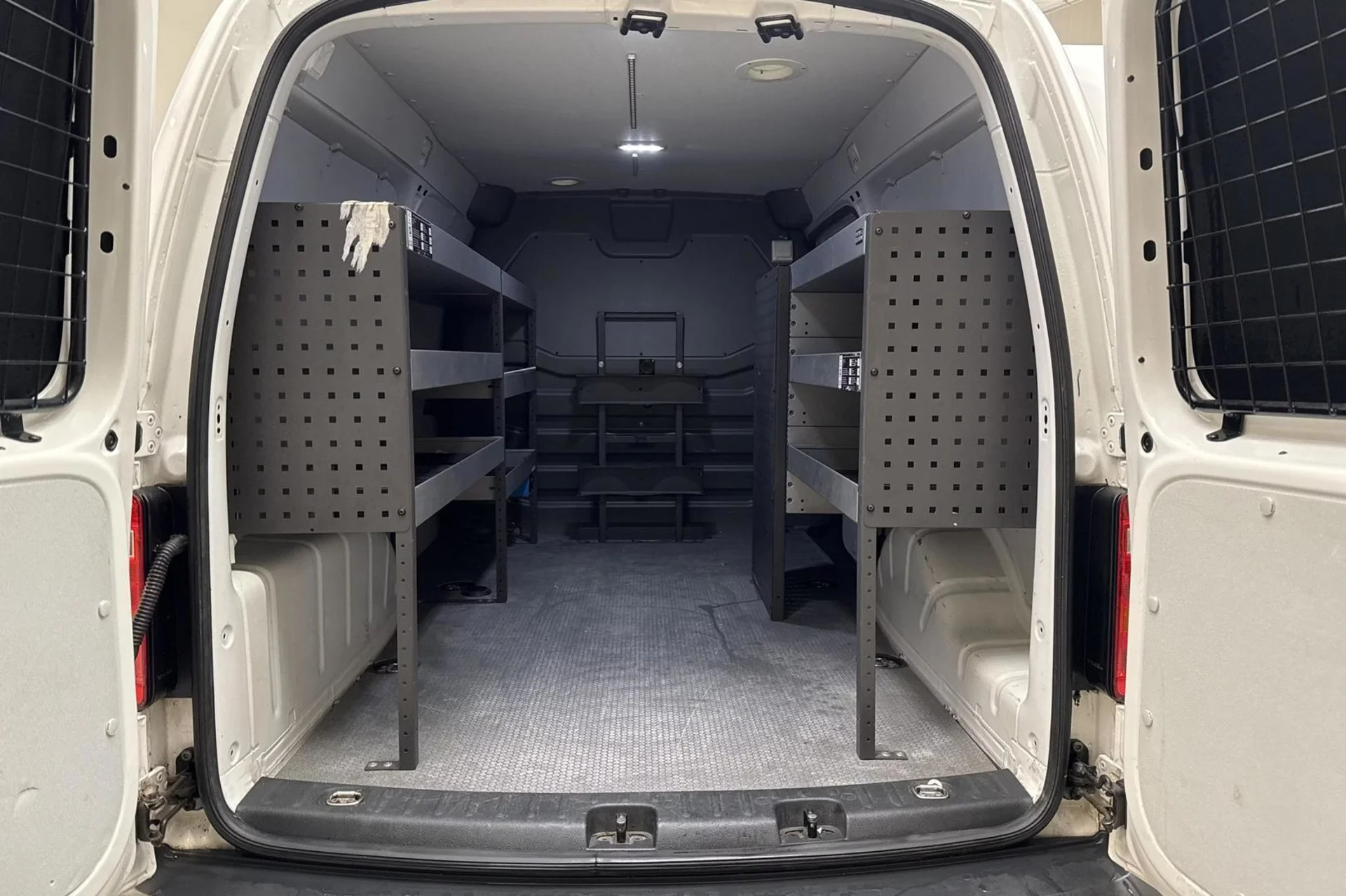 Car Image - 1LmZHb8KYxfqisIl20luKE