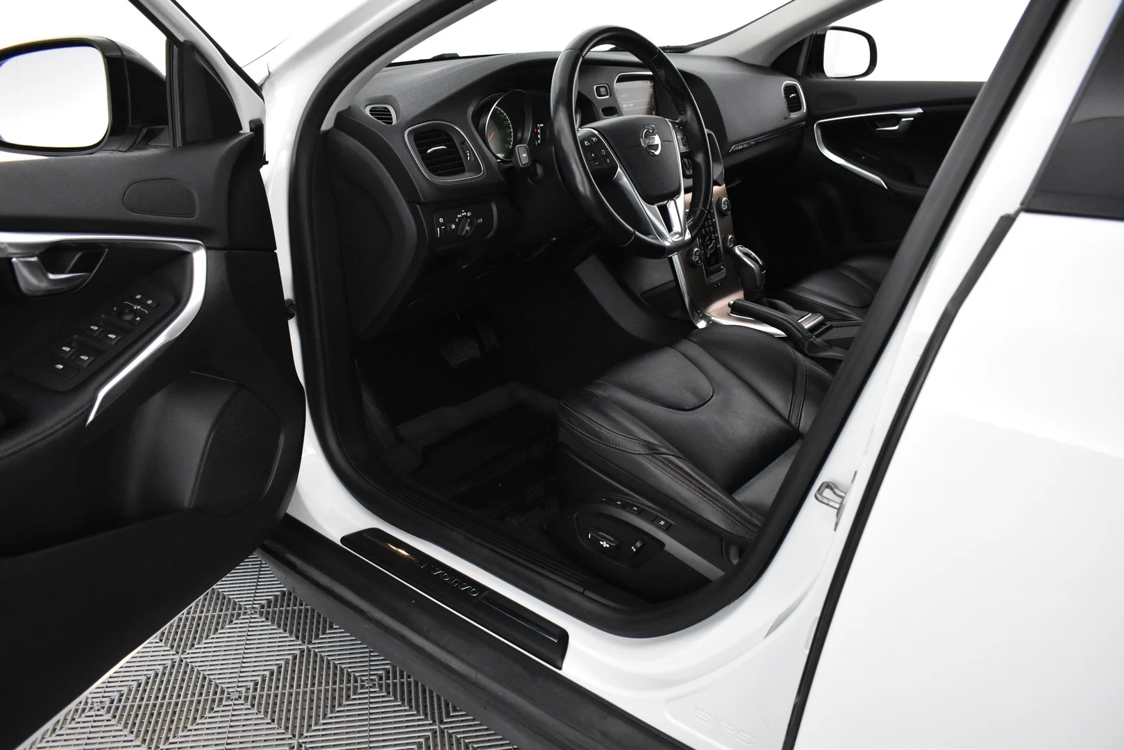 Car Image - cLFuiT1fYZs2dqsgCaLNG