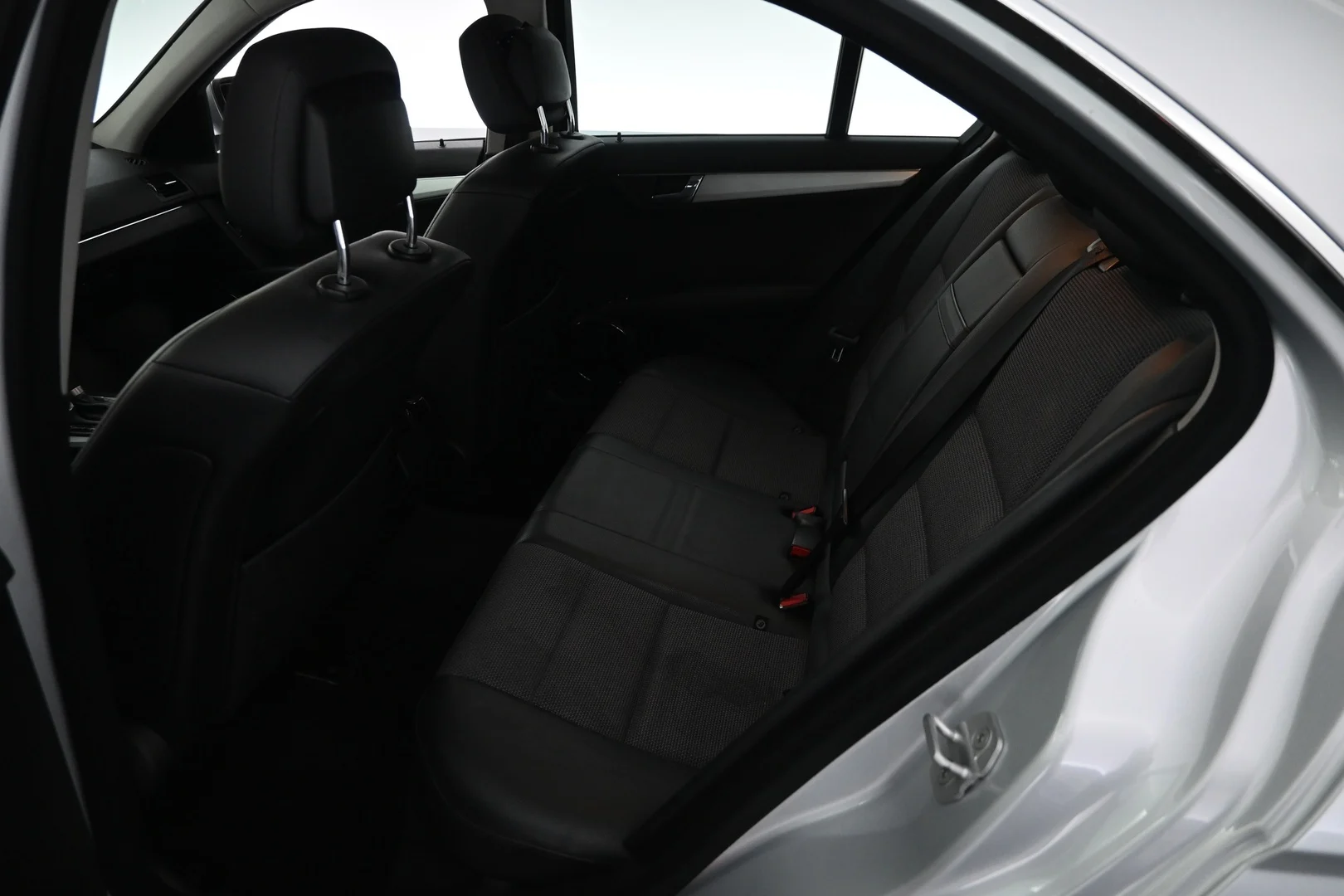 Car Image - 4xt4G8D4XuUn4updLh7IFI