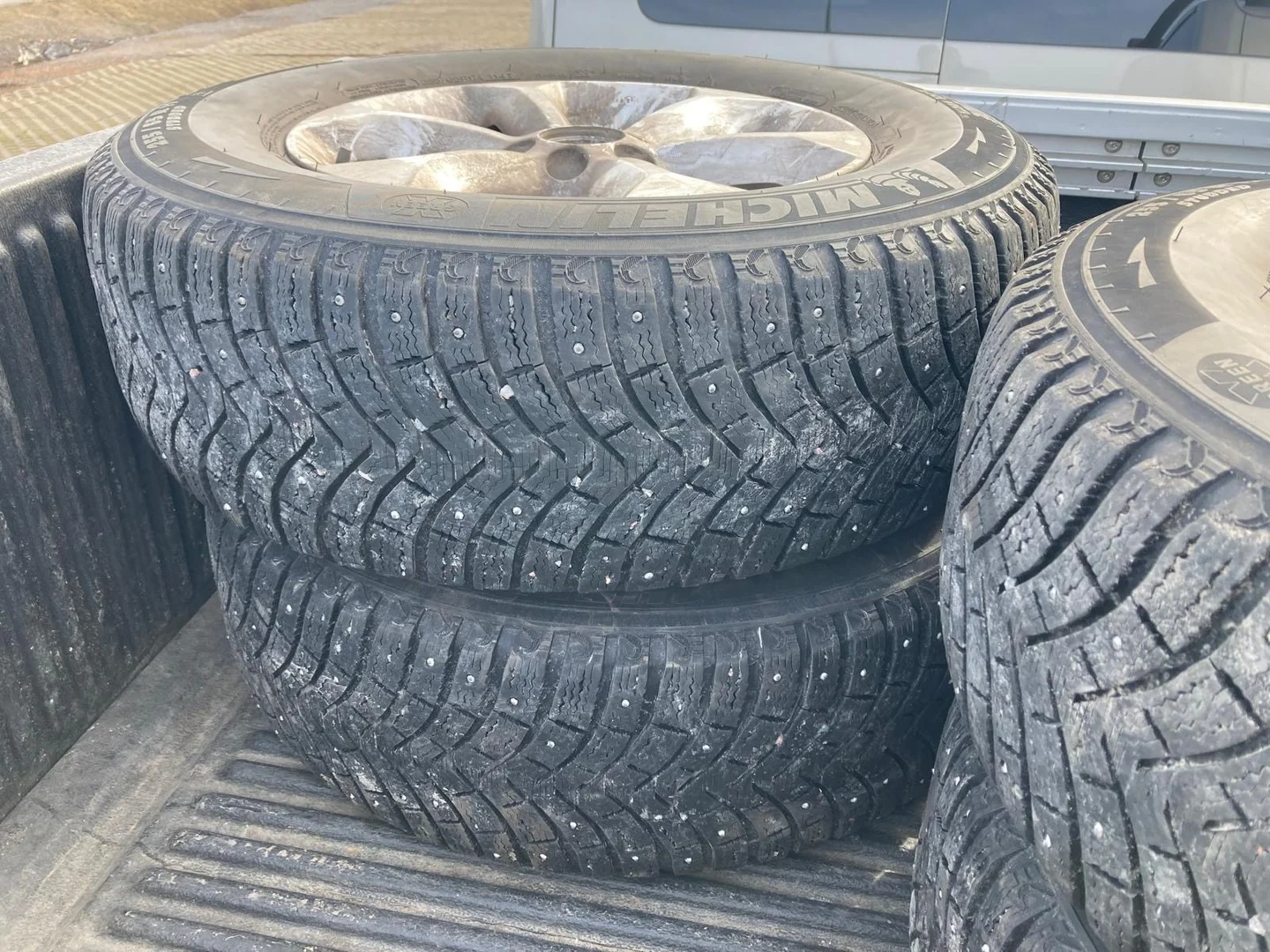 Car Image - 3CKmbWENWMdPUBX8S20lgo