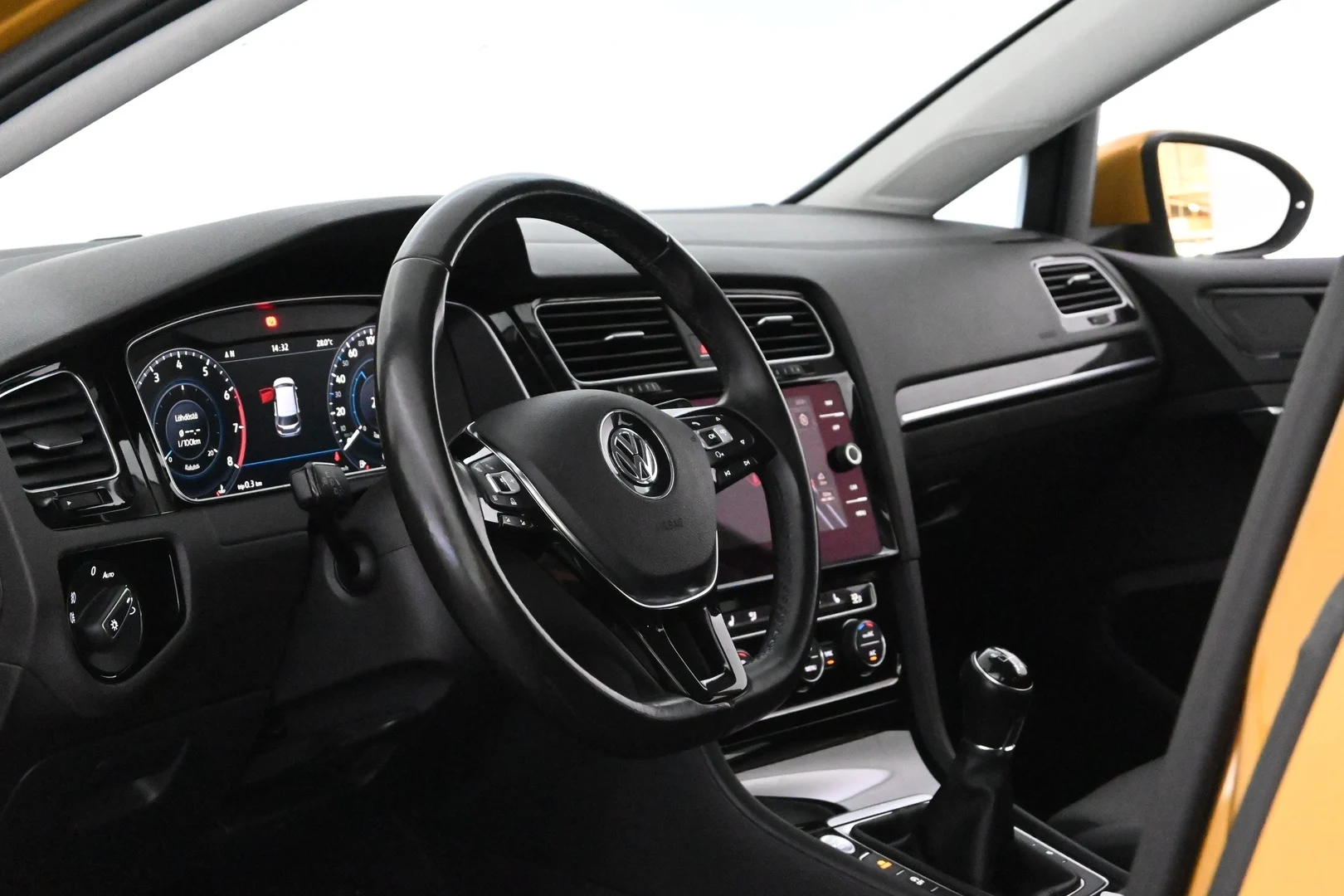 Car Image - 557P49LeIhLumif45Twjpz