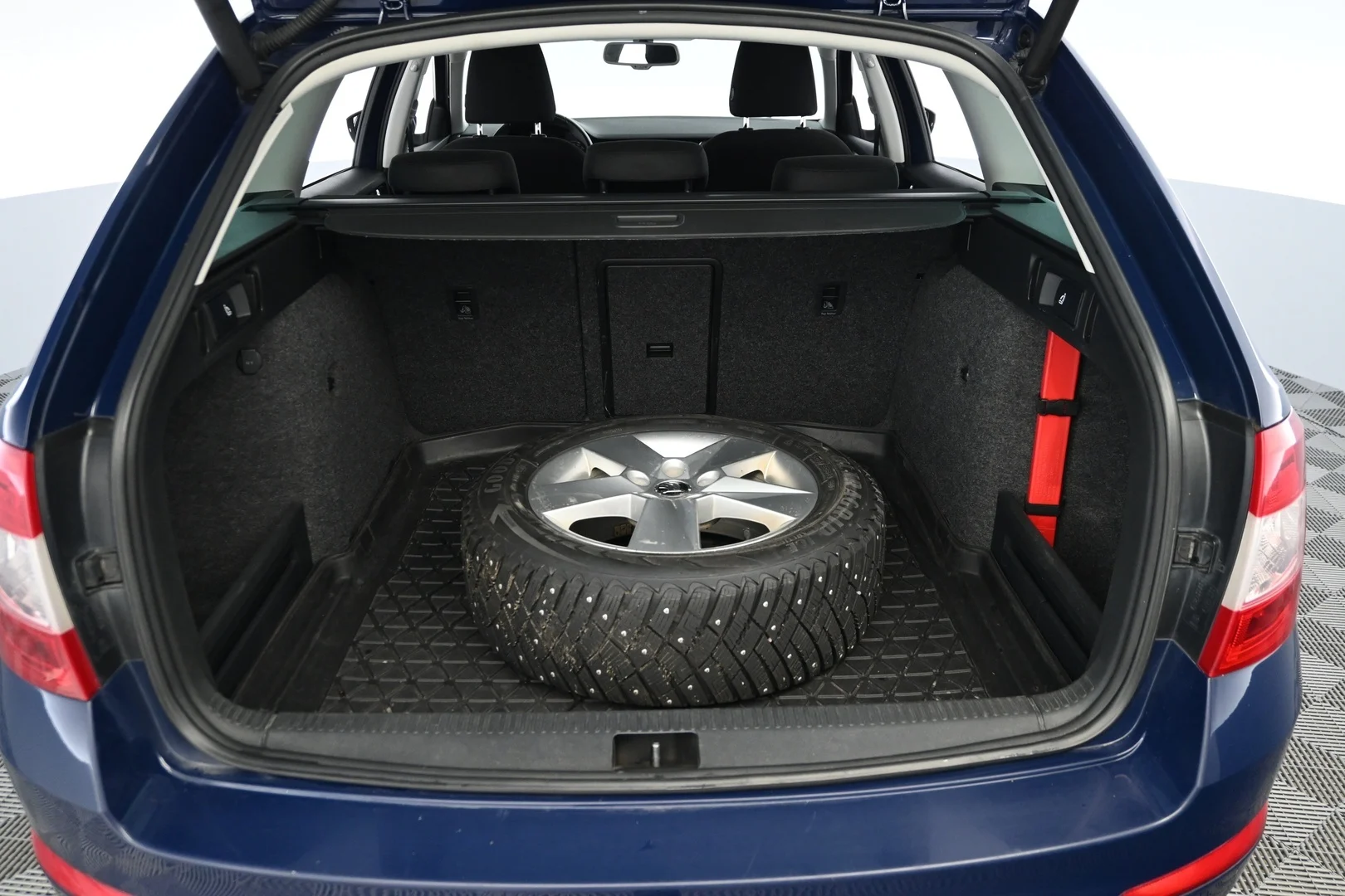 Car Image - 3xb2r0DNTAVQ2aTAB0mkCf