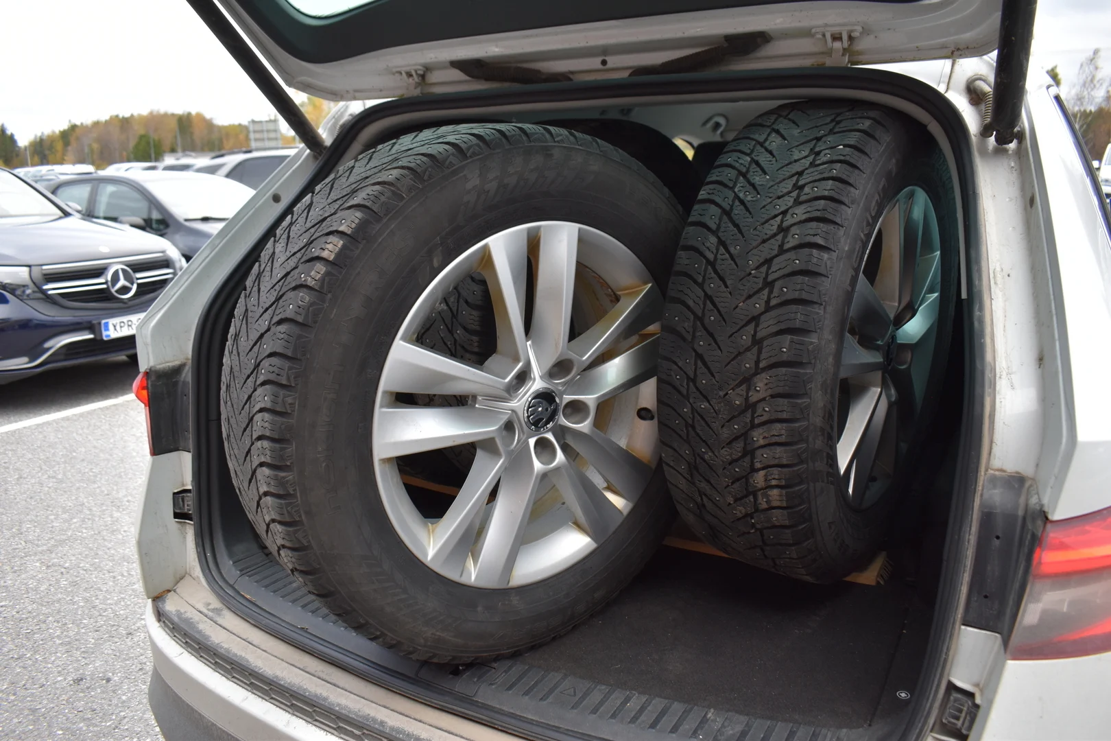 Car Image - 5hLoFwjJbZWoS6aWXnRJw1