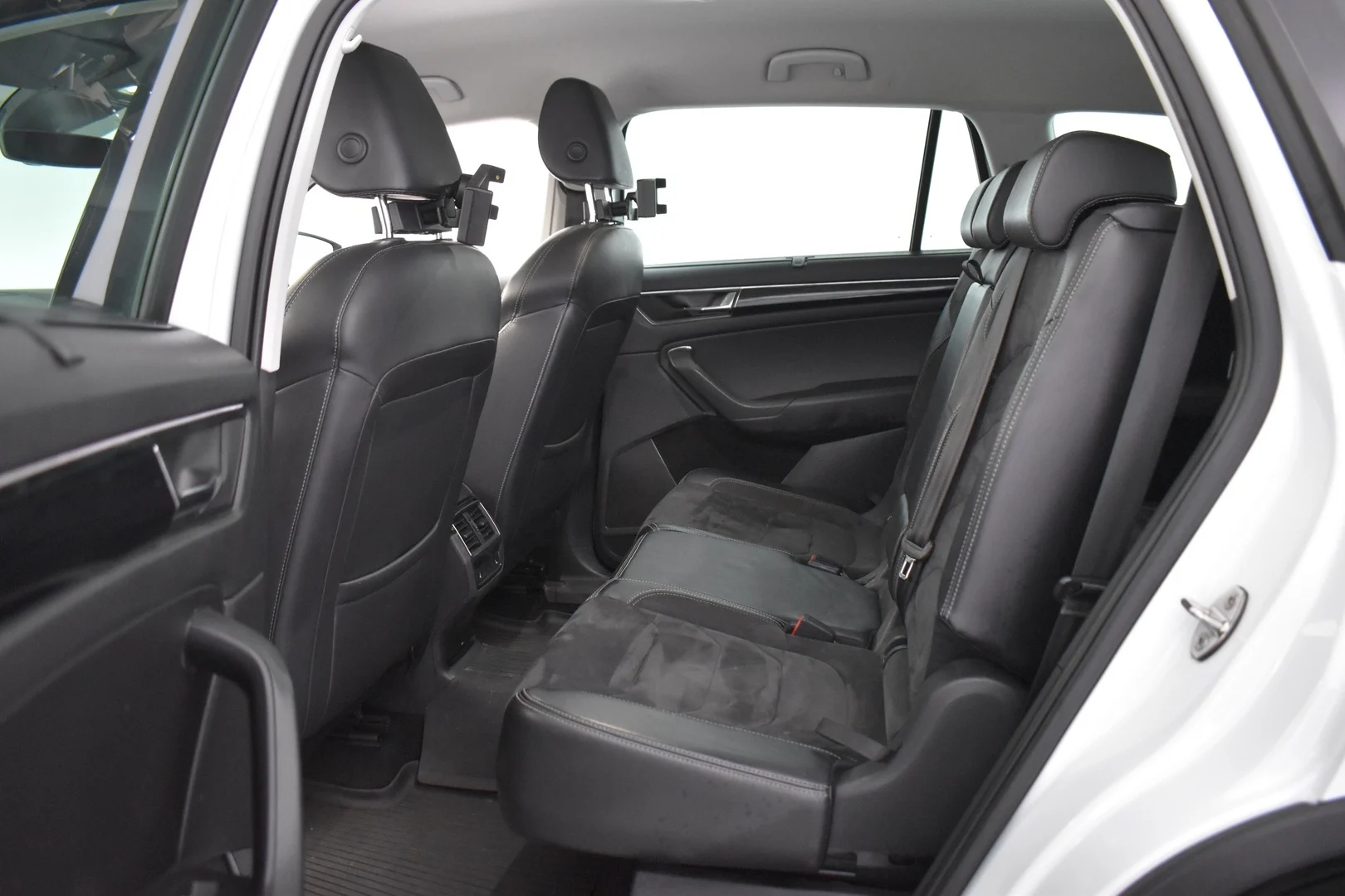 Car Image - 5hLoFwjJbZWoS6aWXnRJw1