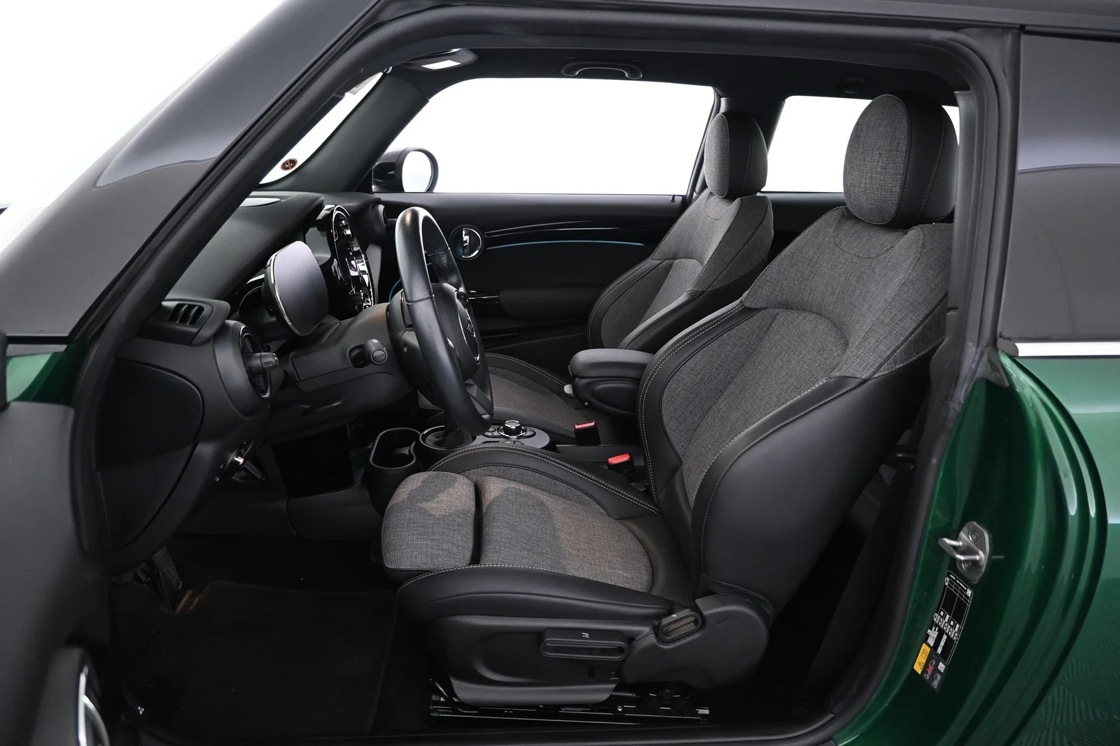 Car Image - 2oORLk1a5Y1fD9BzCq03nq