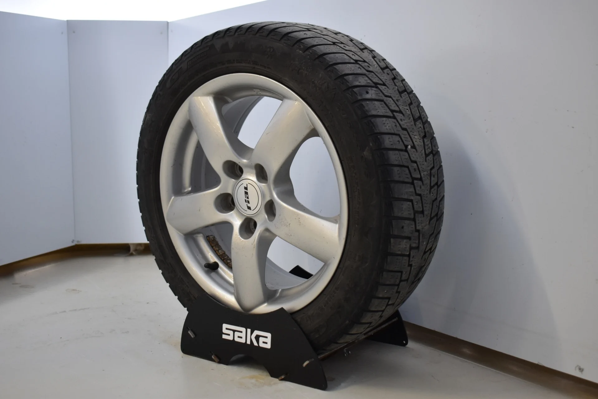 Car Image - 3qQPjJq2GD8cRu7Y3iTfFV