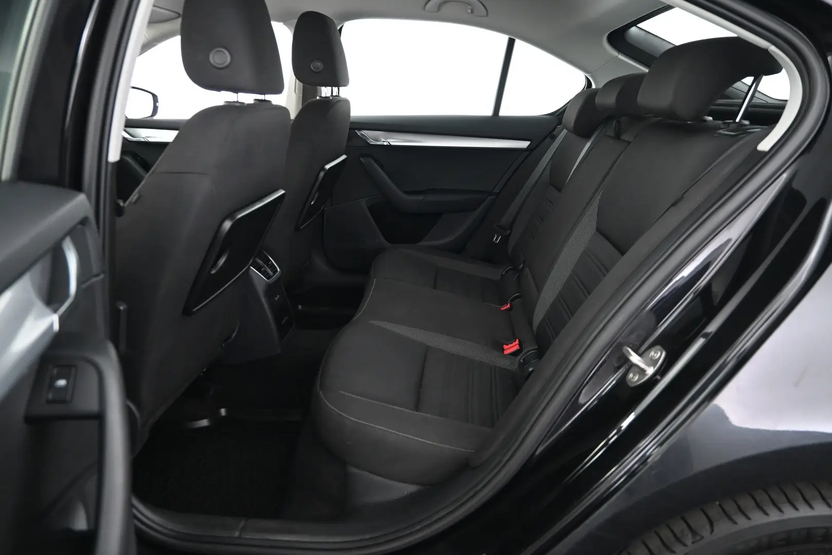 Car Image - 4qdfZVyQGR3c5NWRQheNto