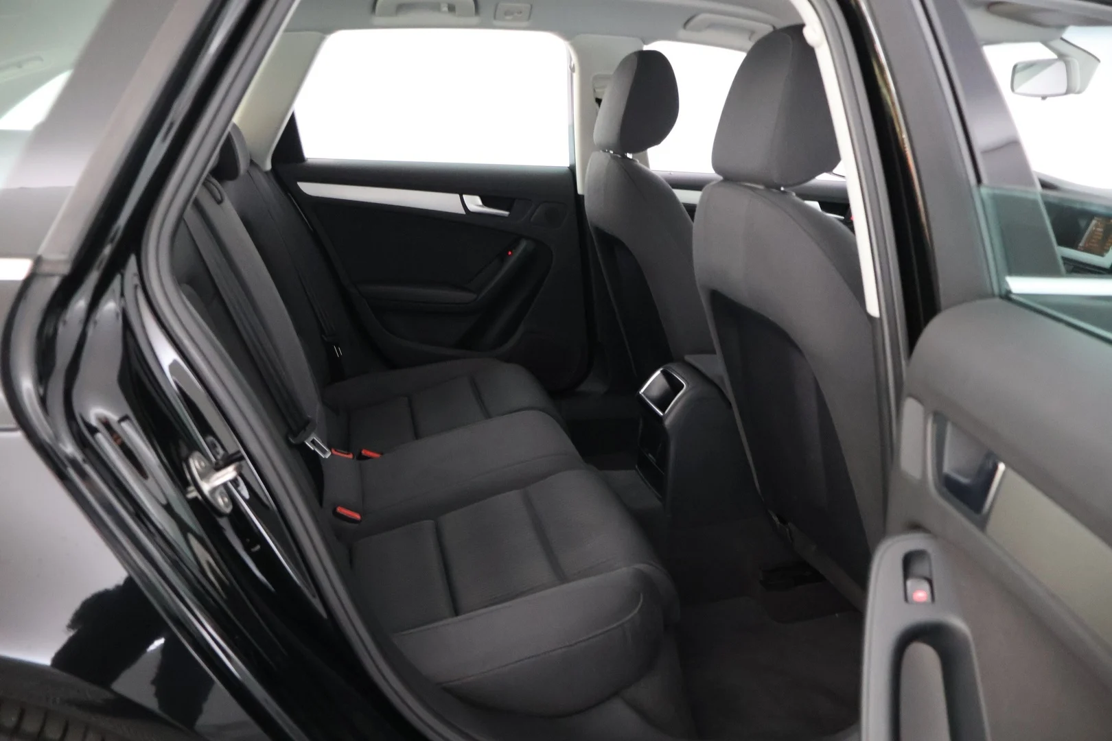 Car Image - 4yAWOpwfoABxyKTb2D34XU