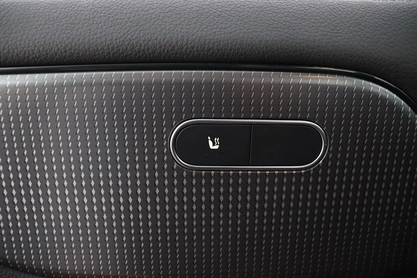 Car Image - 4QDYB2cTvvp4fEYM49Oxqo