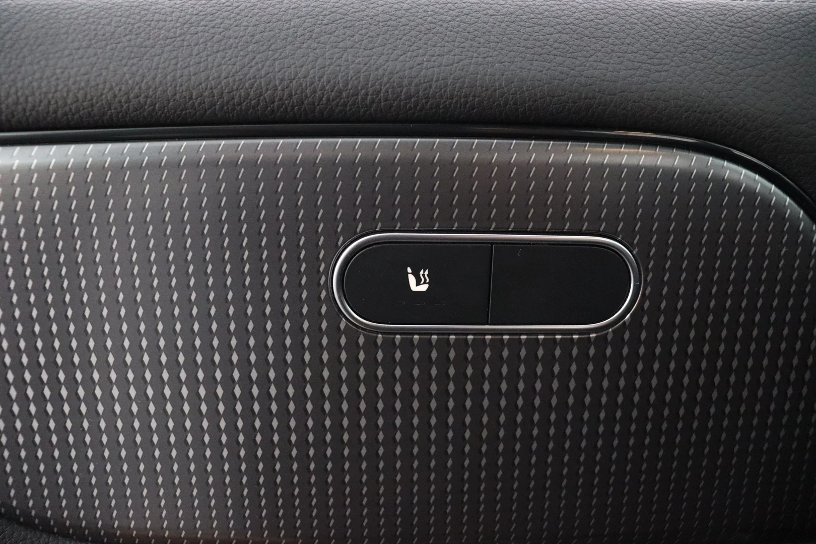 Car Image - 4QDYB2cTvvp4fEYM49Oxqo