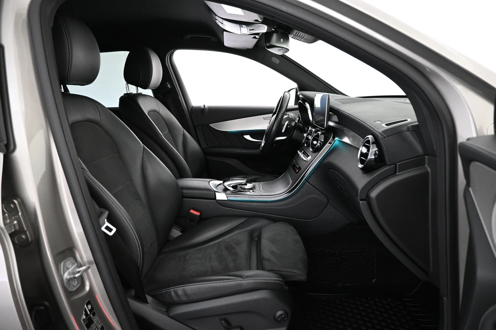 Car Image - 6OvGuqKwrYmiMhzYNyKqD3