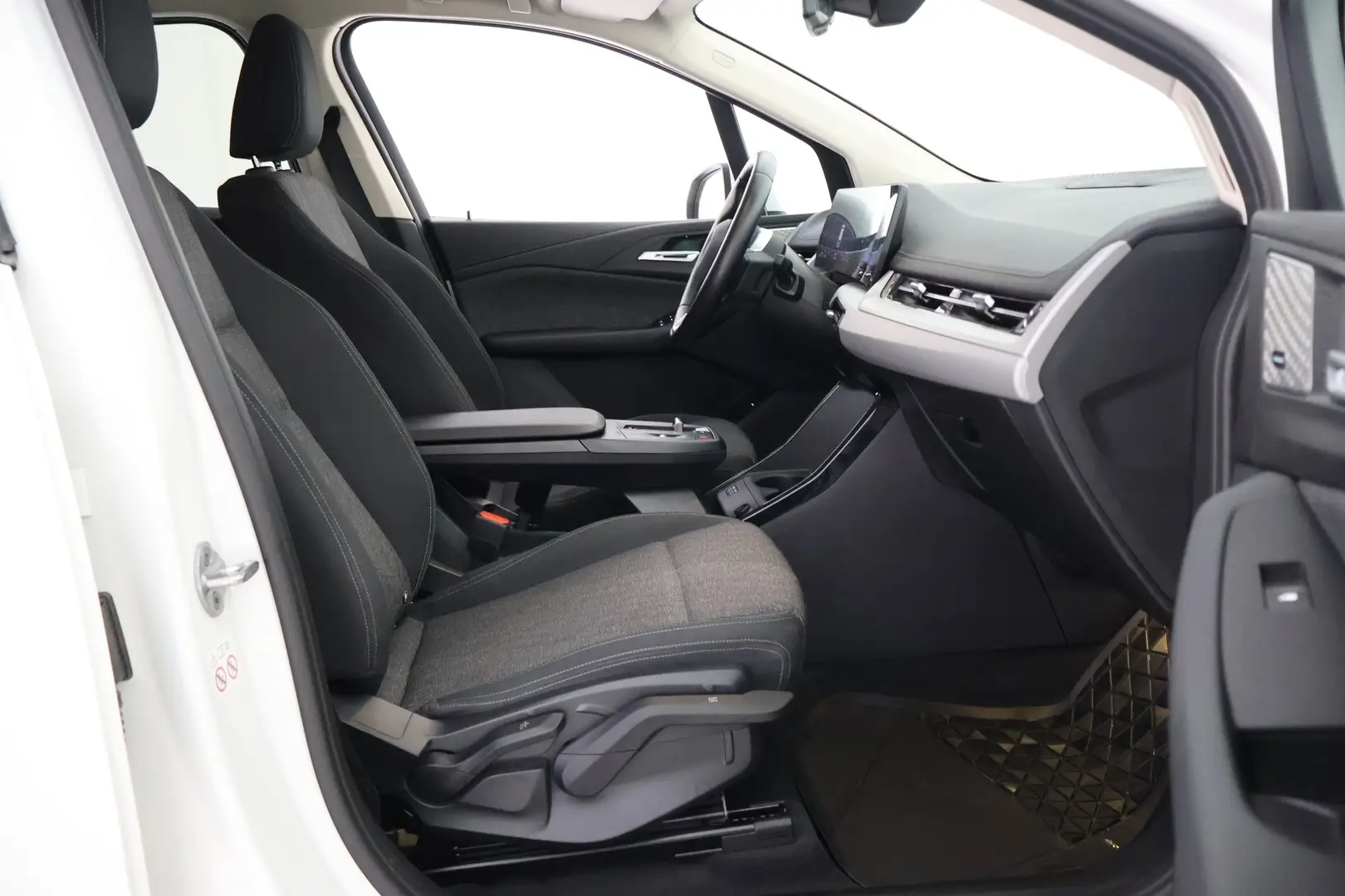 Car Image - 2fXXy8CoftBiiFz4oMpZXP