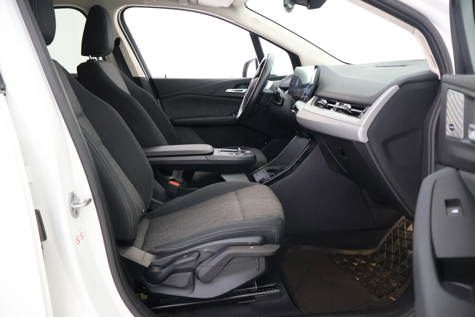 Car Image - 2fXXy8CoftBiiFz4oMpZXP