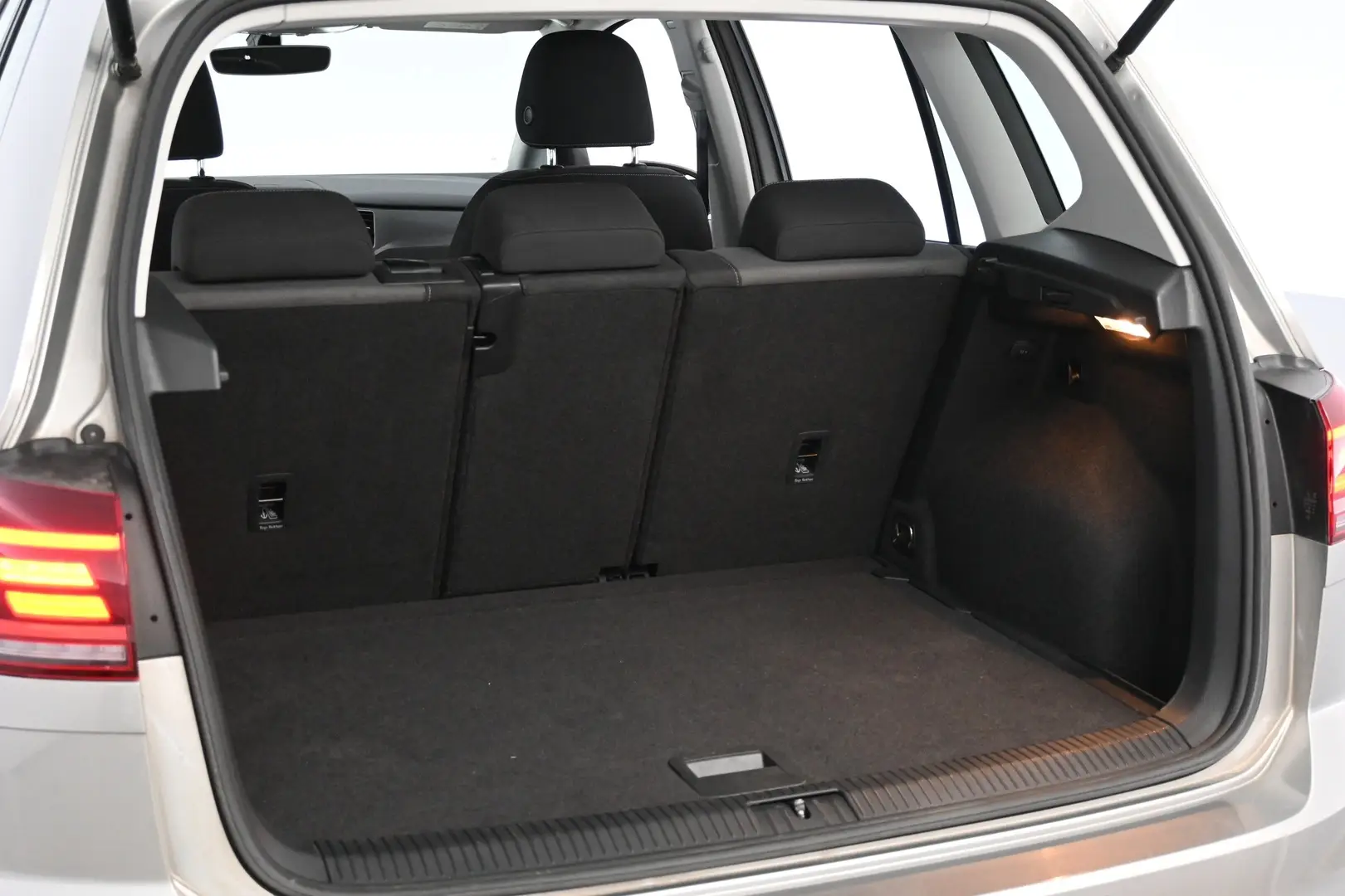 Car Image - 7KmoB11RE43HCBGp4ccymE