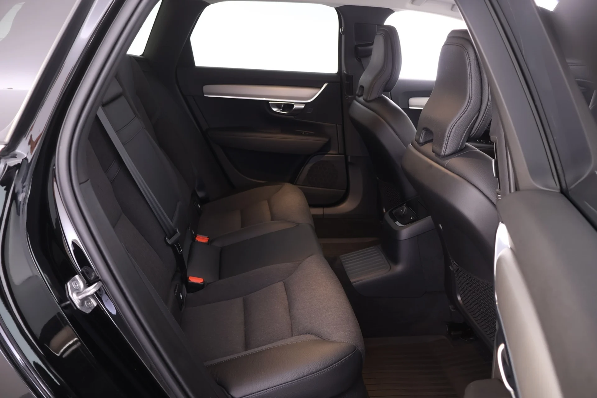 Car Image - 2MvNOmtj6E1y3790IpoPHi