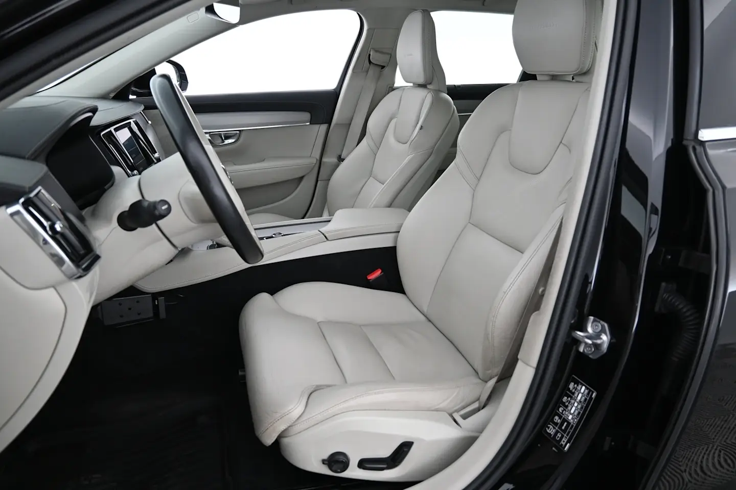 Car Image - 1AxNoMXUem26o9svPe7VDR