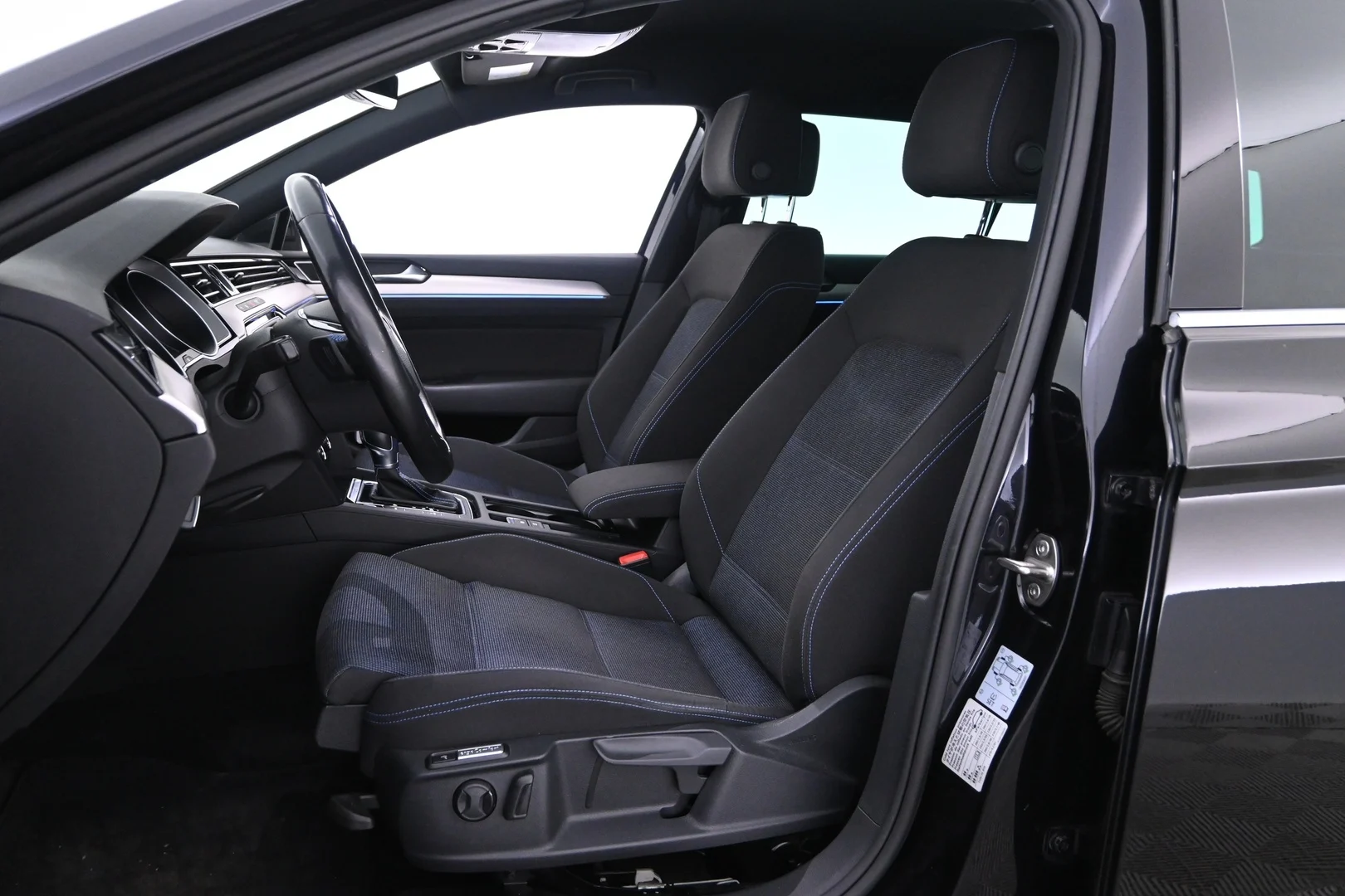 Car Image - 69h6LhKB4OSAn21xlporLx