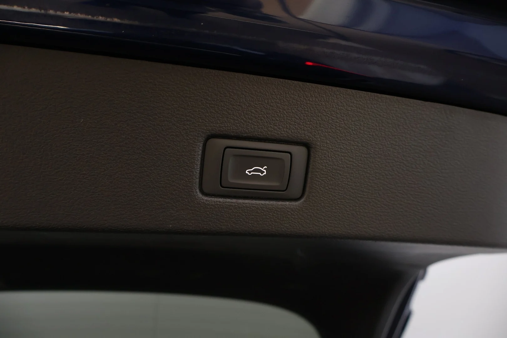 Car Image - 2cEIQeod3zcv7NHyAuGl7U