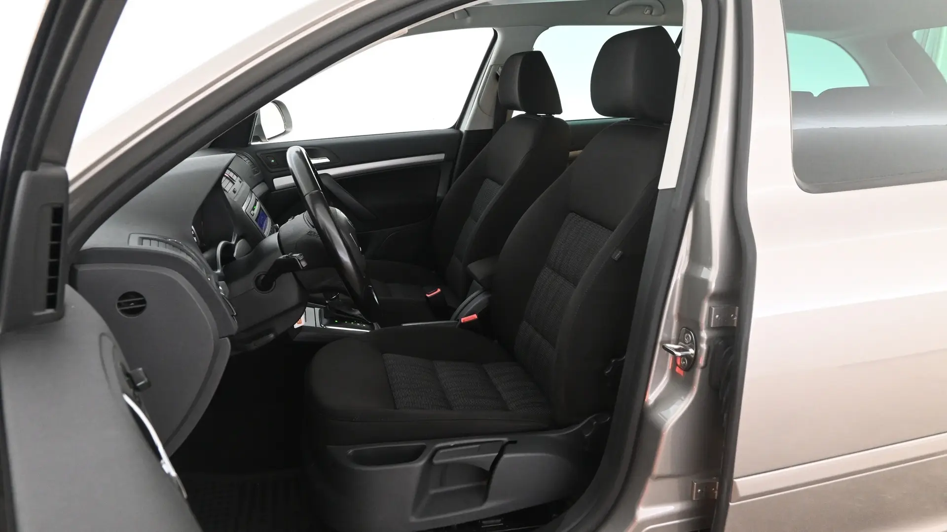 Car Image - 6msjWjLb3S19u5WtiUzpVm