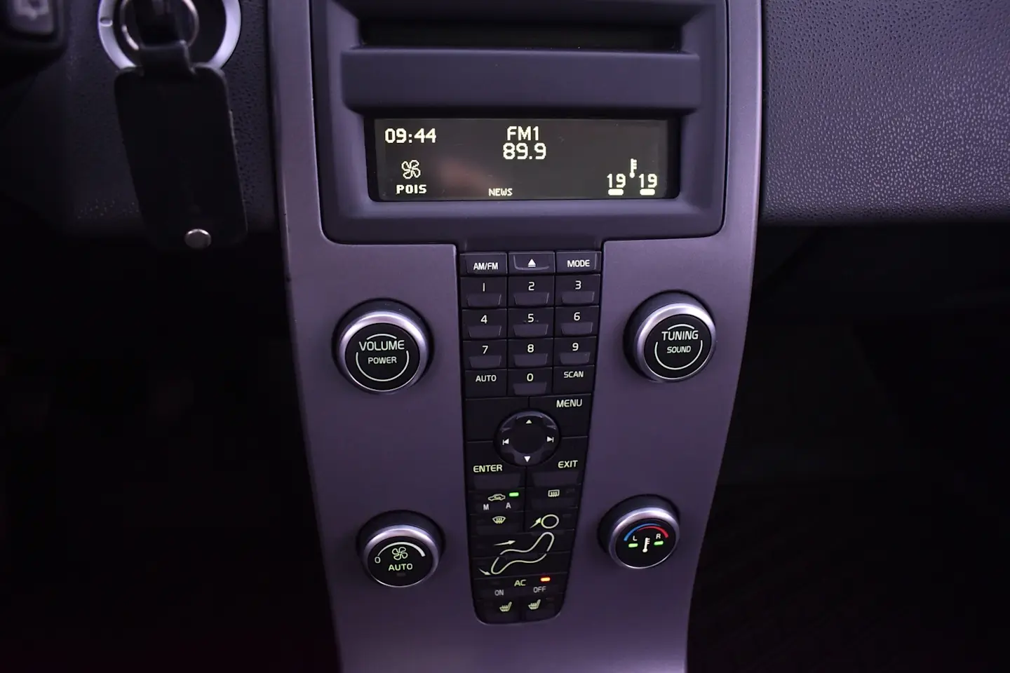 Car Image - cjaL5d8EdaRo0SfDm6rrr