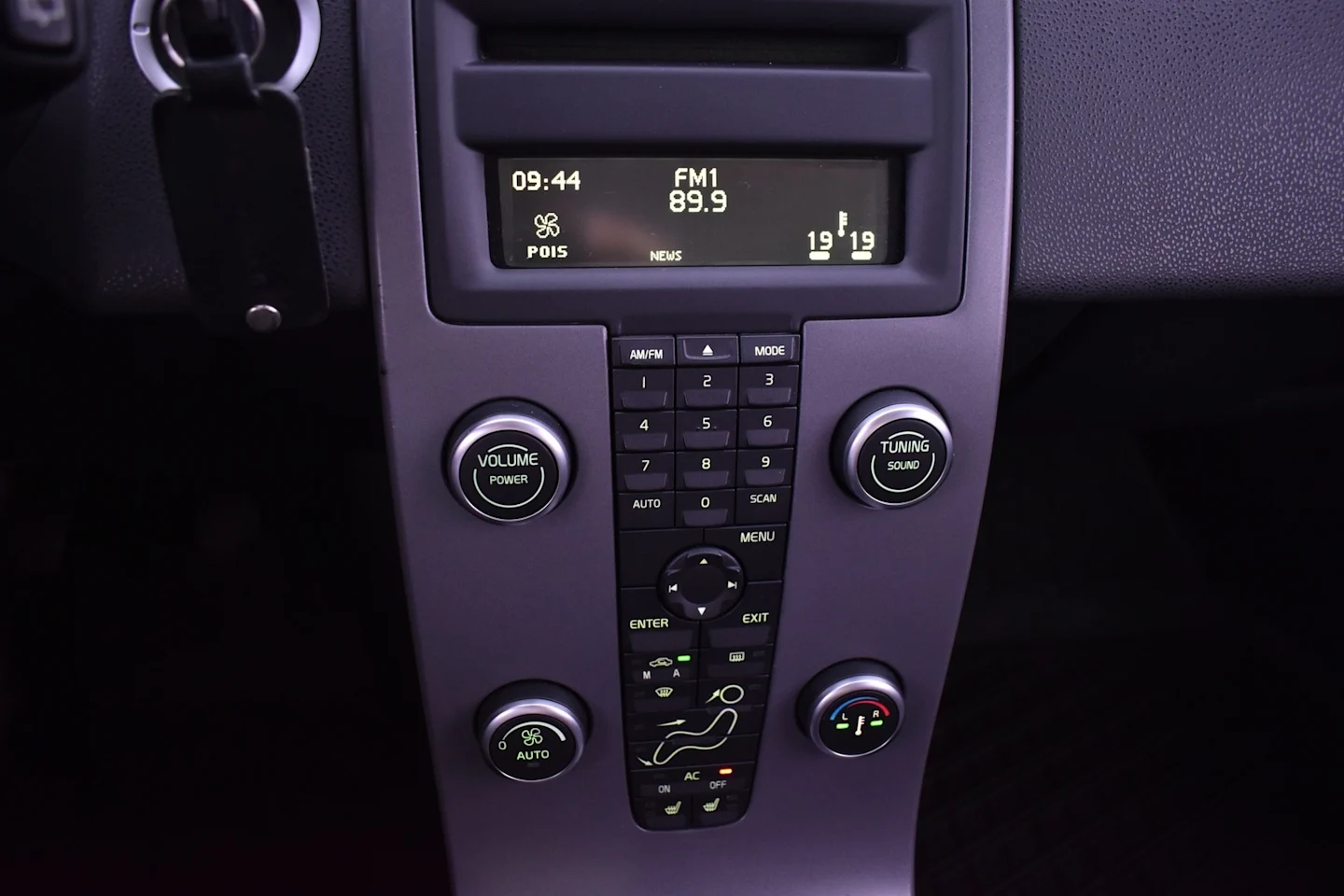 Car Image - cjaL5d8EdaRo0SfDm6rrr