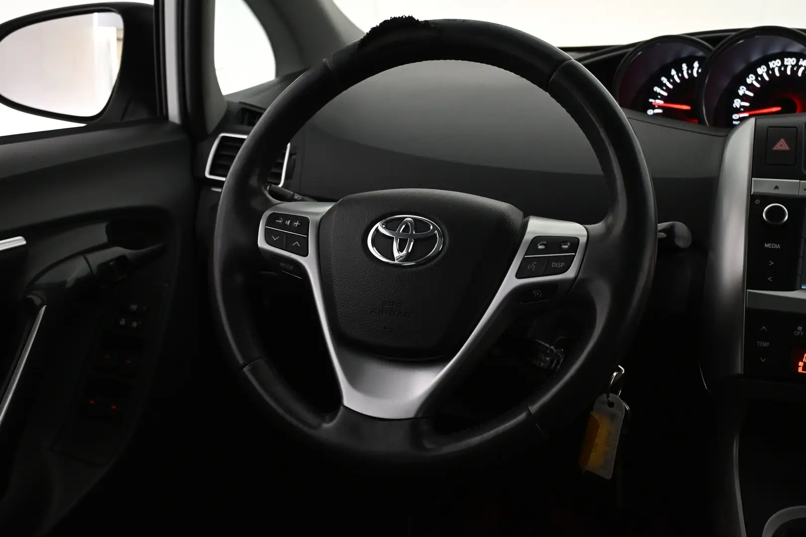 Car Image - 5Uzba2b60jzqvaQuls8FM4