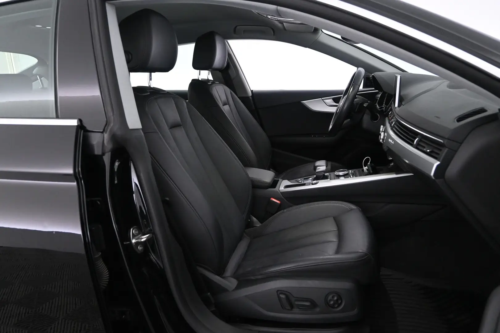 Car Image - jT230fUrWJRqL9iJI4CvC