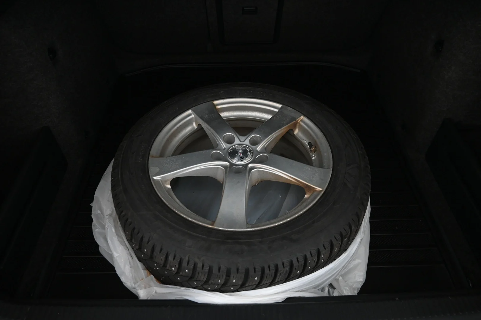 Car Image - wDHIYy7B8oY2HZMgX6EXX