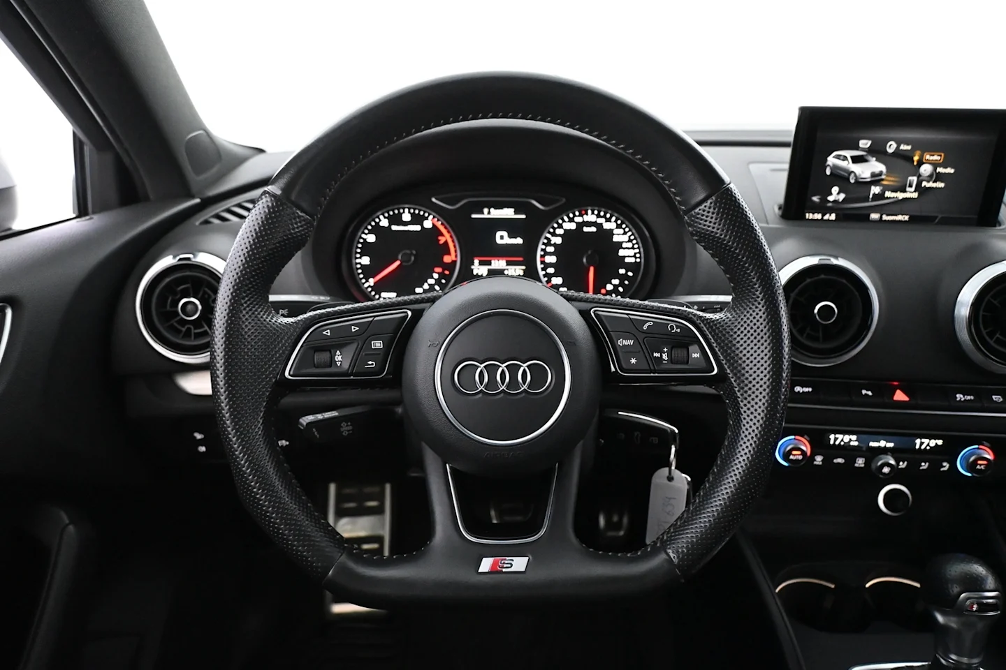 Car Image - Dhq3VjHE156xrsckq7XfK