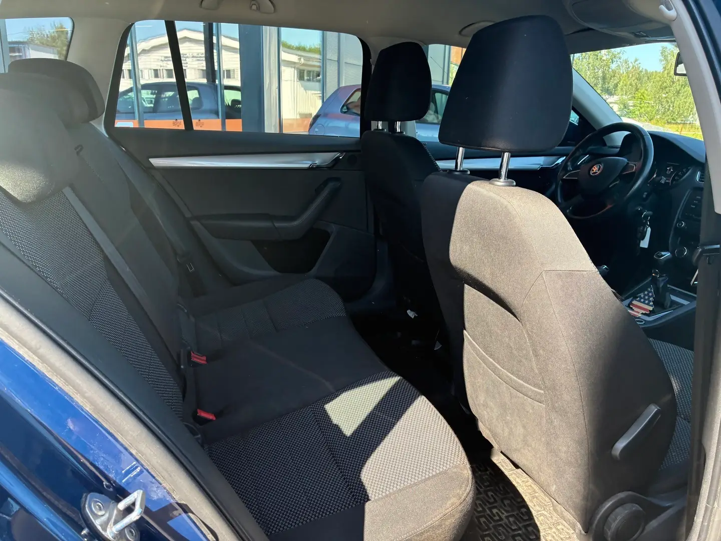 Car Image - 5ArKUb0eBEtdTCjbCAXT1l