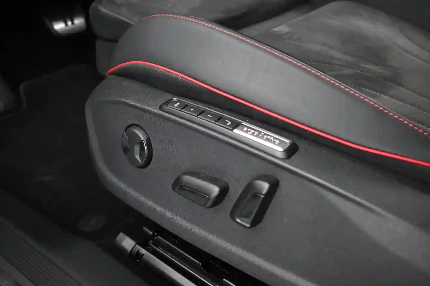 Car Image - IJkZa1Dd3LArWRJqHHel5