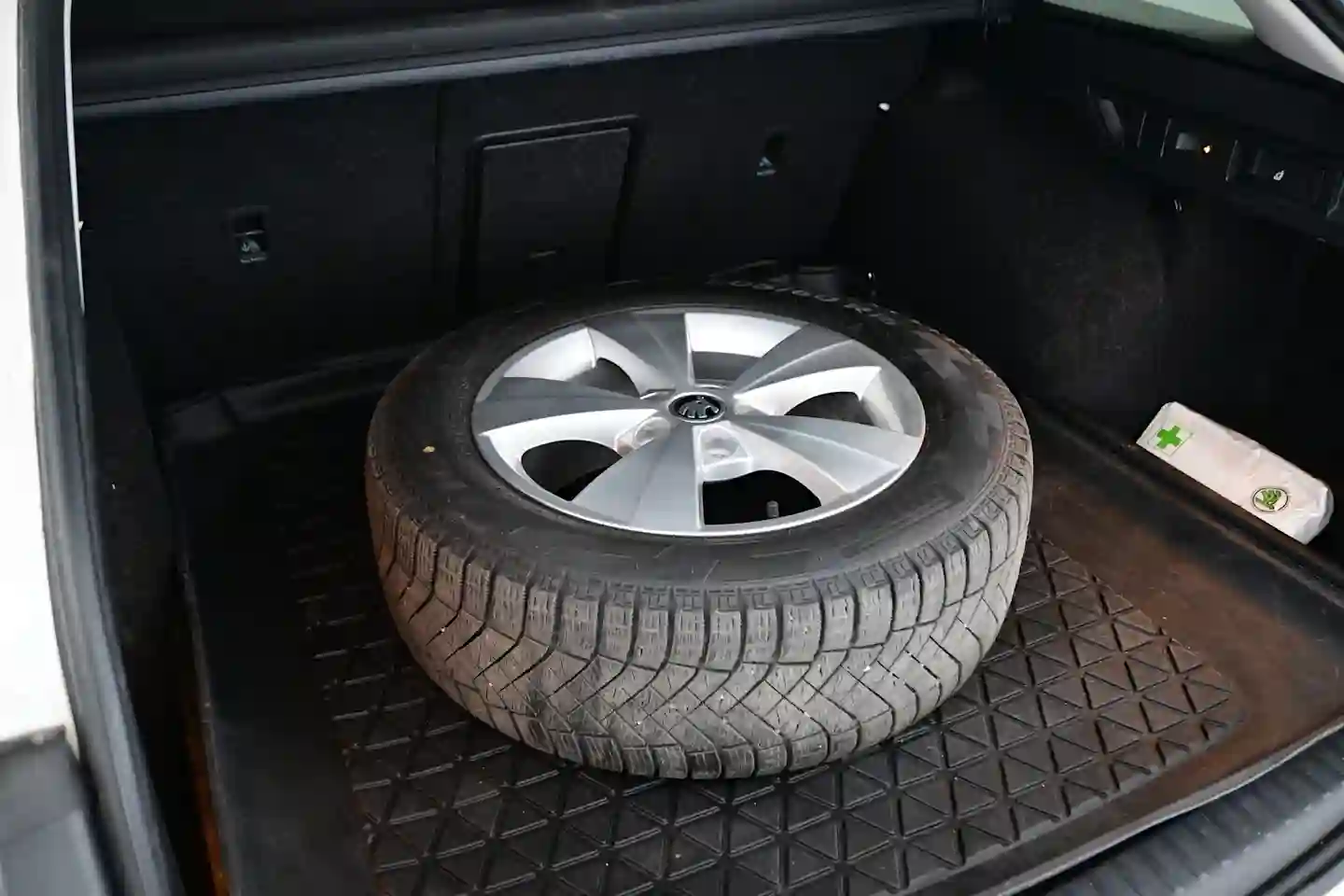 Car Image - 3uVMtxJLzb5wDMudNg5px9