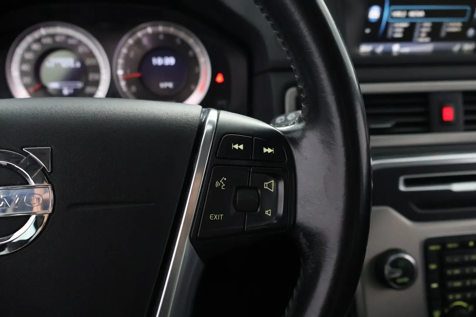 Car Image - 3PwO9ughuMdR1iicjuxD4q