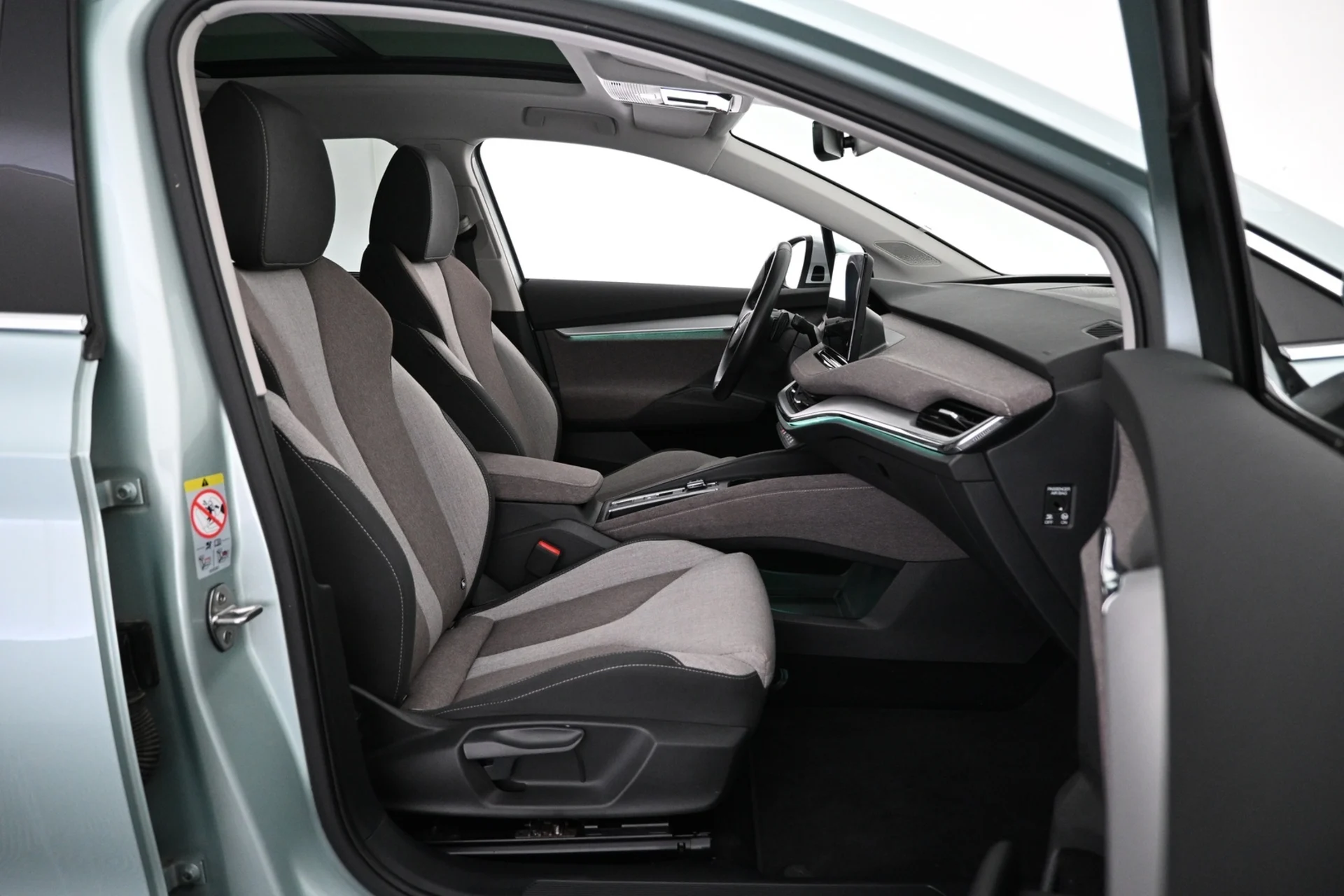 Car Image - c3Sl2OHwcOoI9r9ZKjoXY