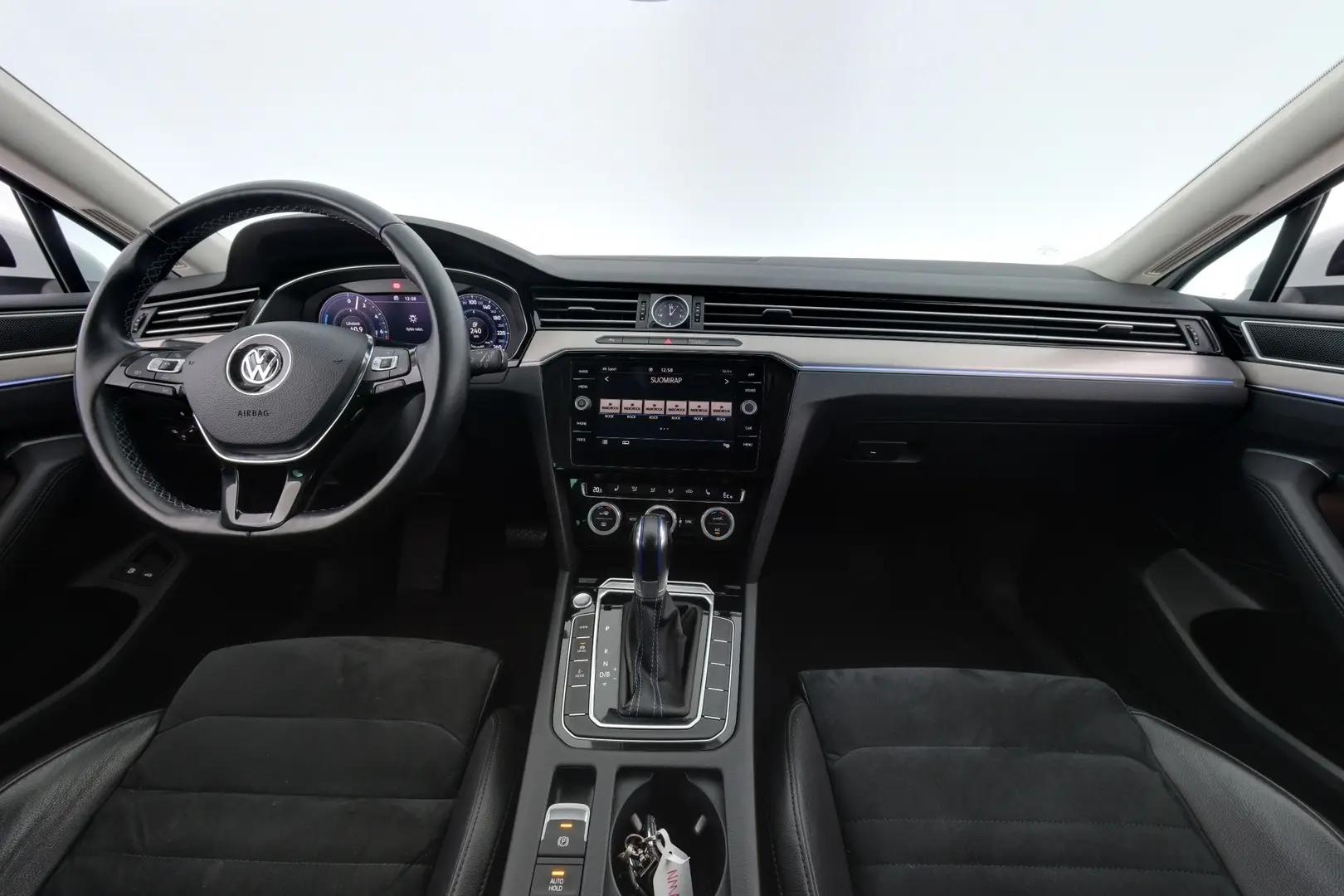 Car Image - lBR5ESRuWylDzrfegbe4F