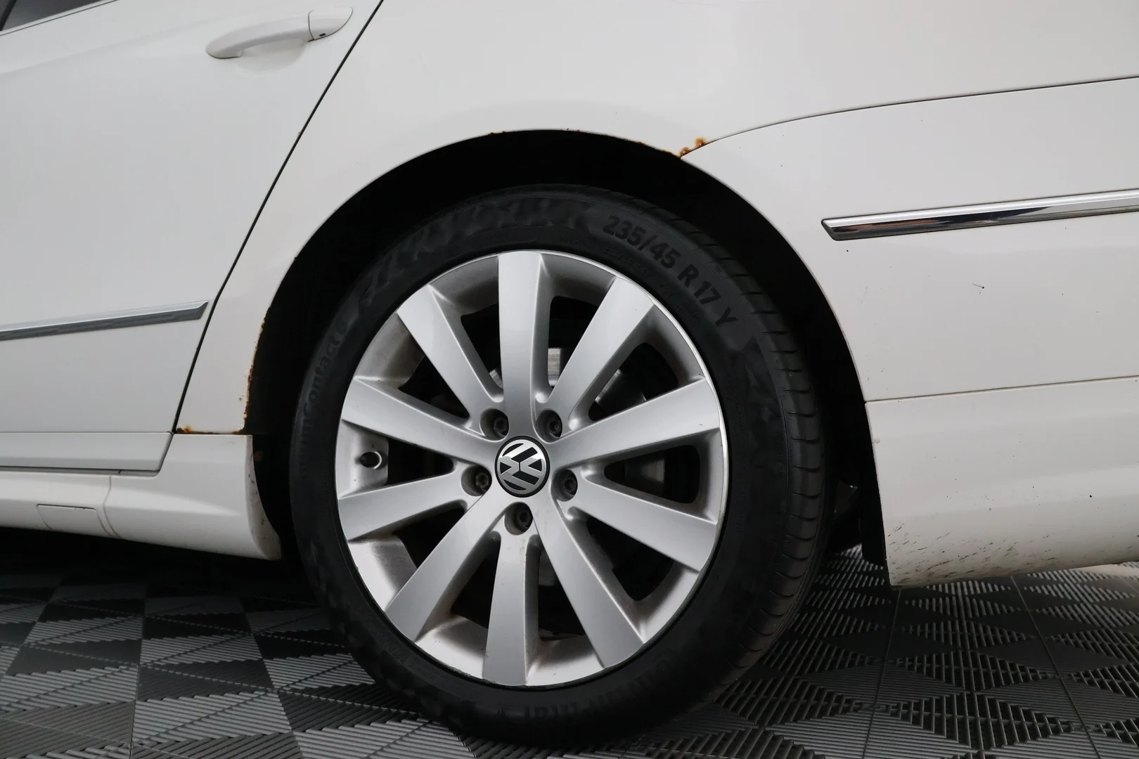 Car Image - 2tuYGKsfCUTHF1U8KtyR9x