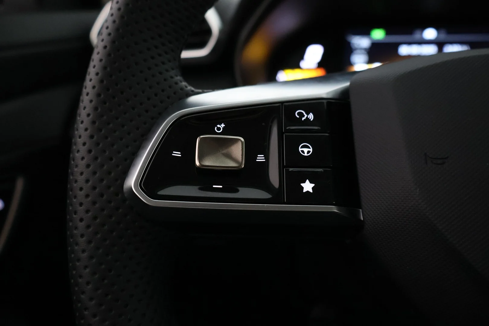 Car Image - 1PxQovXTZQ3vvnSNDeJ1TD