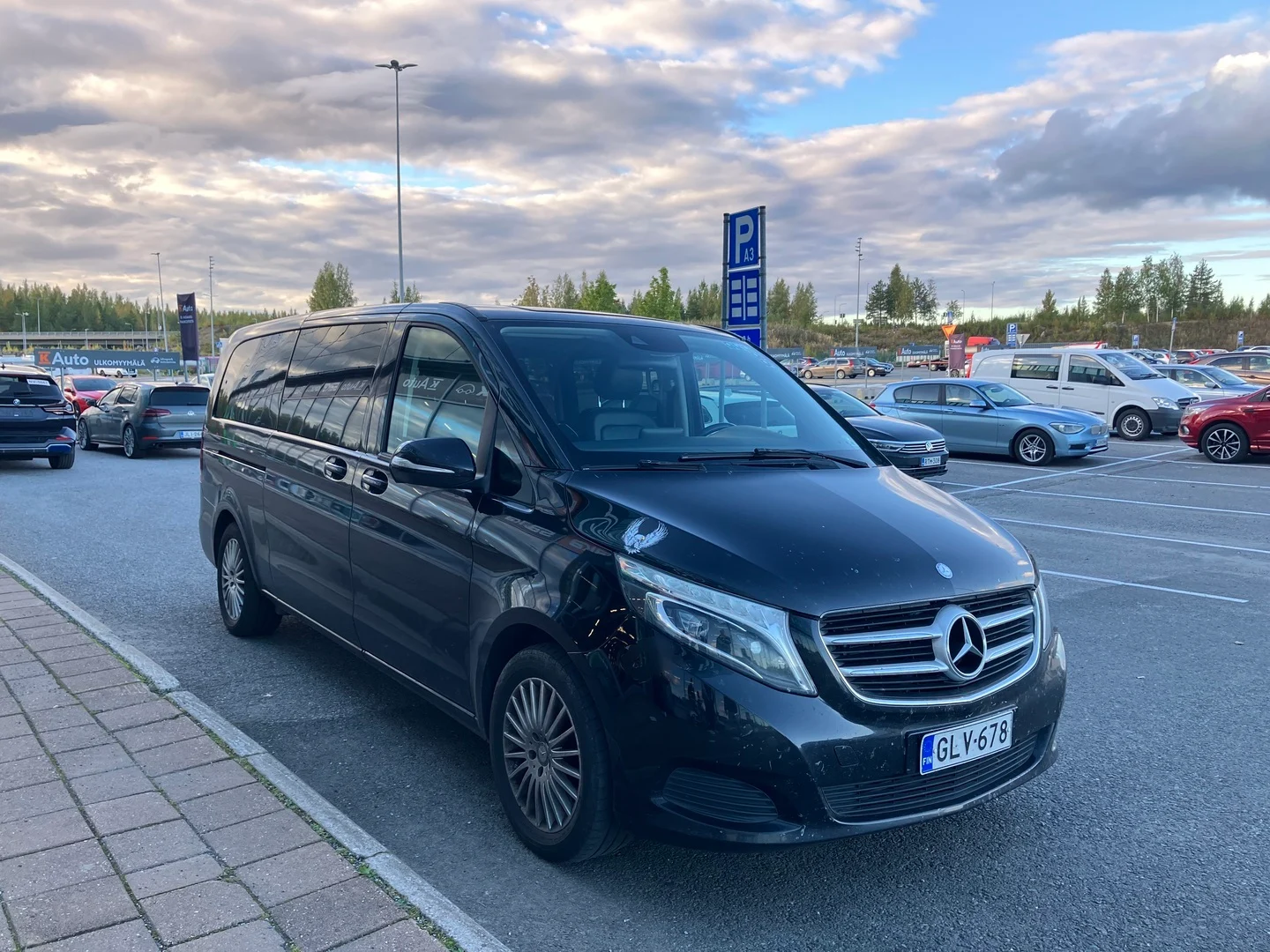 Car Image - 8M5XBrgRg4Zd8BZSsEZPy