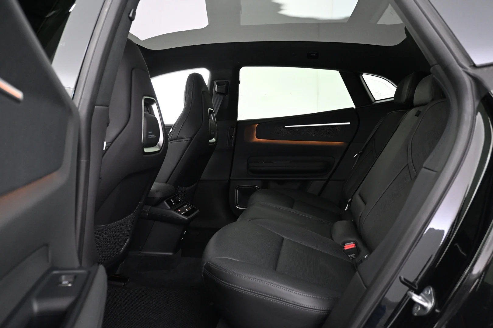 Car Image - 1qR3R8skgQD21IeZ3tON82