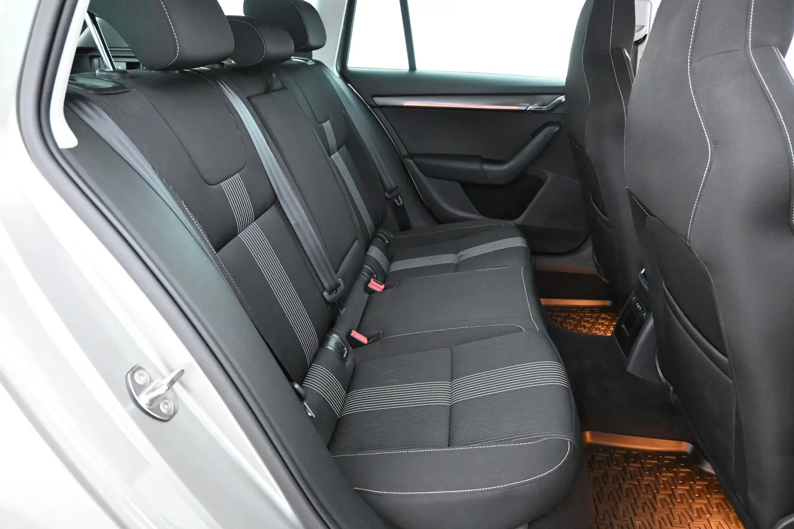 Car Image - 3ANJ5cLLxBcb9rQ5gM4xqF
