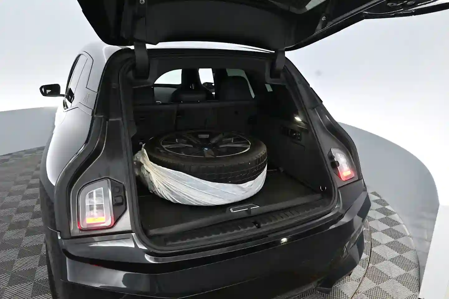 Car Image - 4K6Hz0TvUQsxtr35OYwuH7