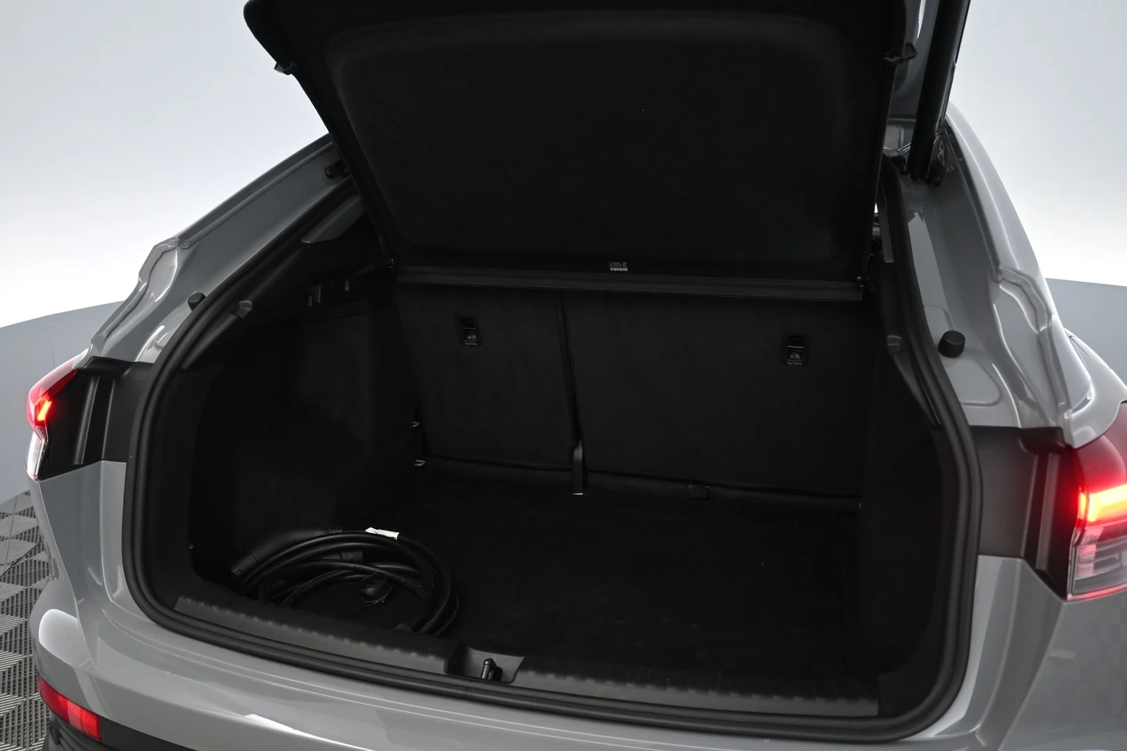 Car Image - 4MkSFGZnh8MnFvbDVEJKpg