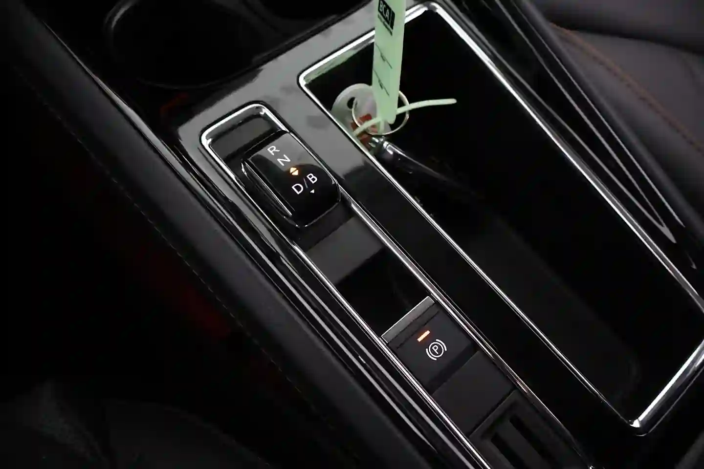 Car Image - 2k1pmQ7k6hpb9GOthuIof7
