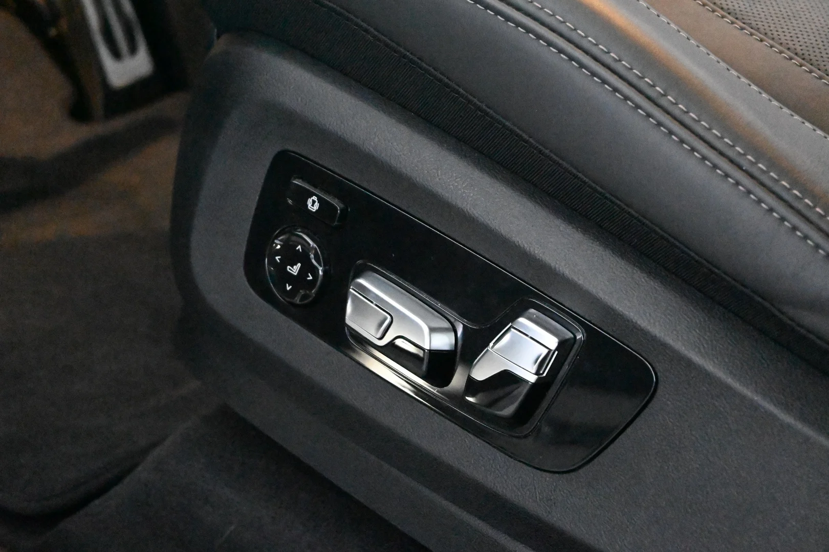 Car Image - 7kx3i8ShsB2eN0p20tPnHg