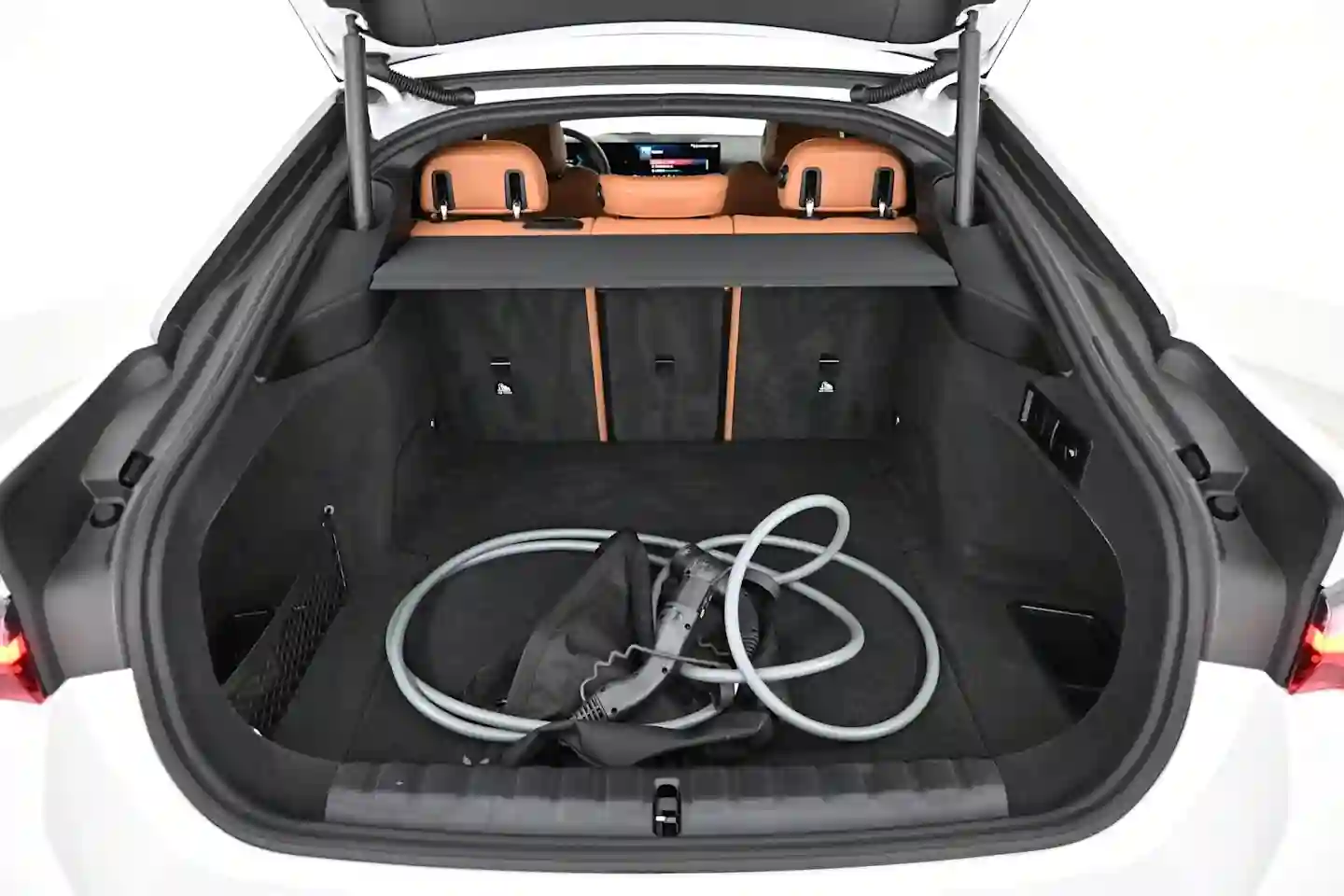 Car Image - 3OipEAFjXyLf0DoEVvckme