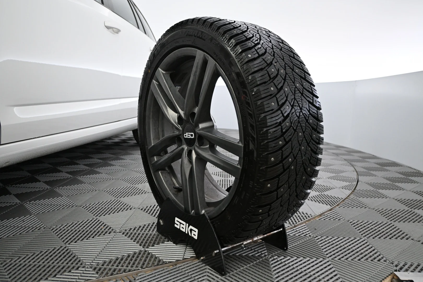 Car Image - A19UcqlAcV44igIqJ5sZL