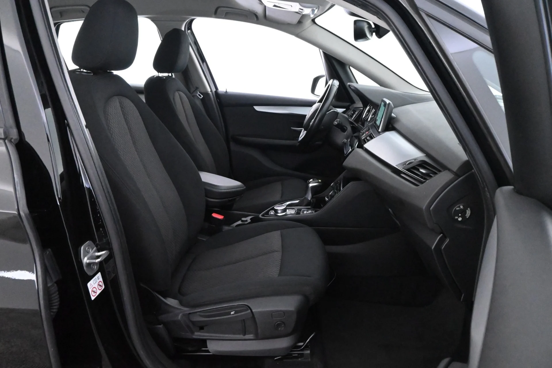 Car Image - 1C8LXoKYJU59HceSg4y7s0