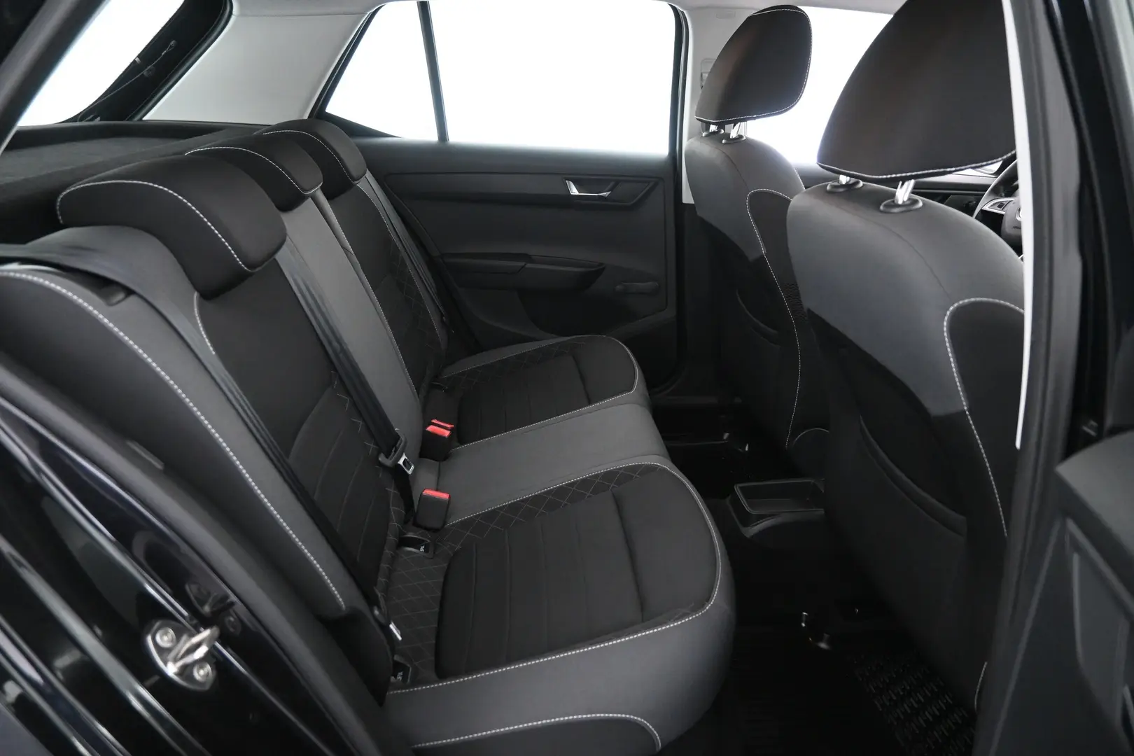 Car Image - ElVHj4VRRE6tH3tTio58G